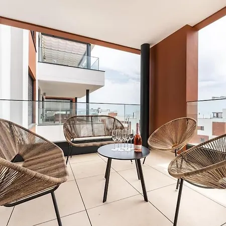 Sea View Apartment *