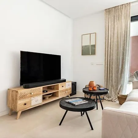 Sea View Apartment *